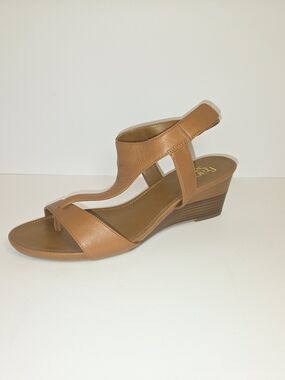 Franco Sarto Tan Leather Thong Wedge Sandal Size 9.5